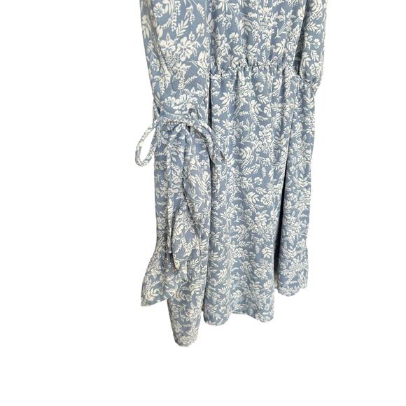 Altar'd State Women's Blue + White Floral Wrap Tank Romper Size Medium - Picture 5 of 5